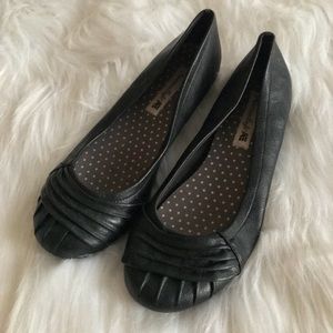 American Eagle black flats